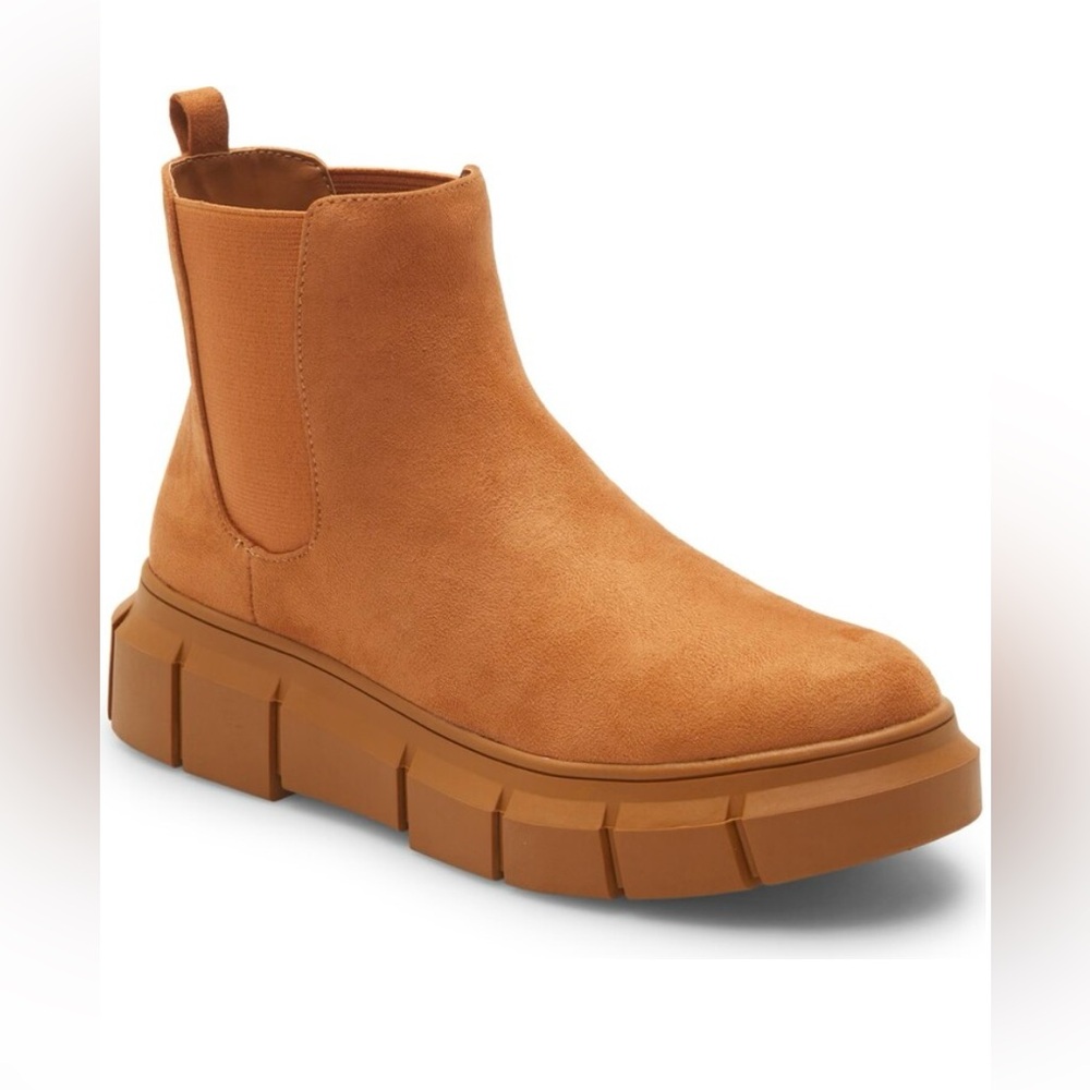BP Niya Lug Sole Chelsea Boot